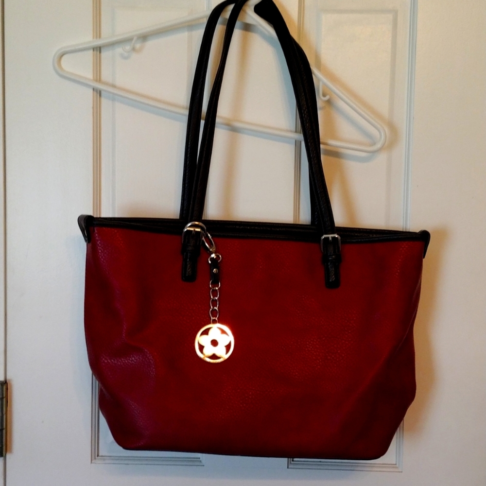 Gal faux leather purse.